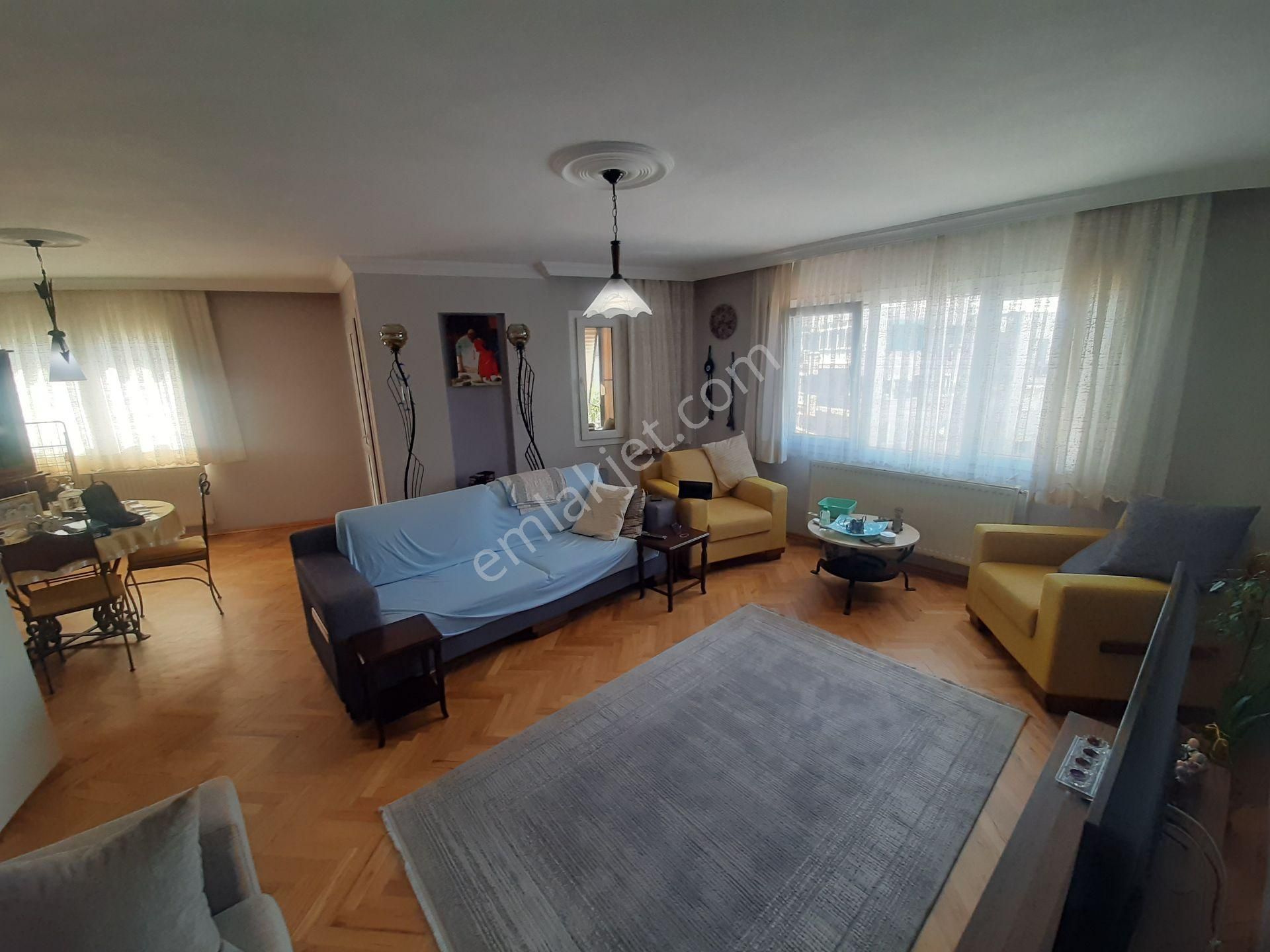 Üçkuyular Meydana Yakın Yapılı Ara Kat 4+1 Doğalgazlı Satılık Daire