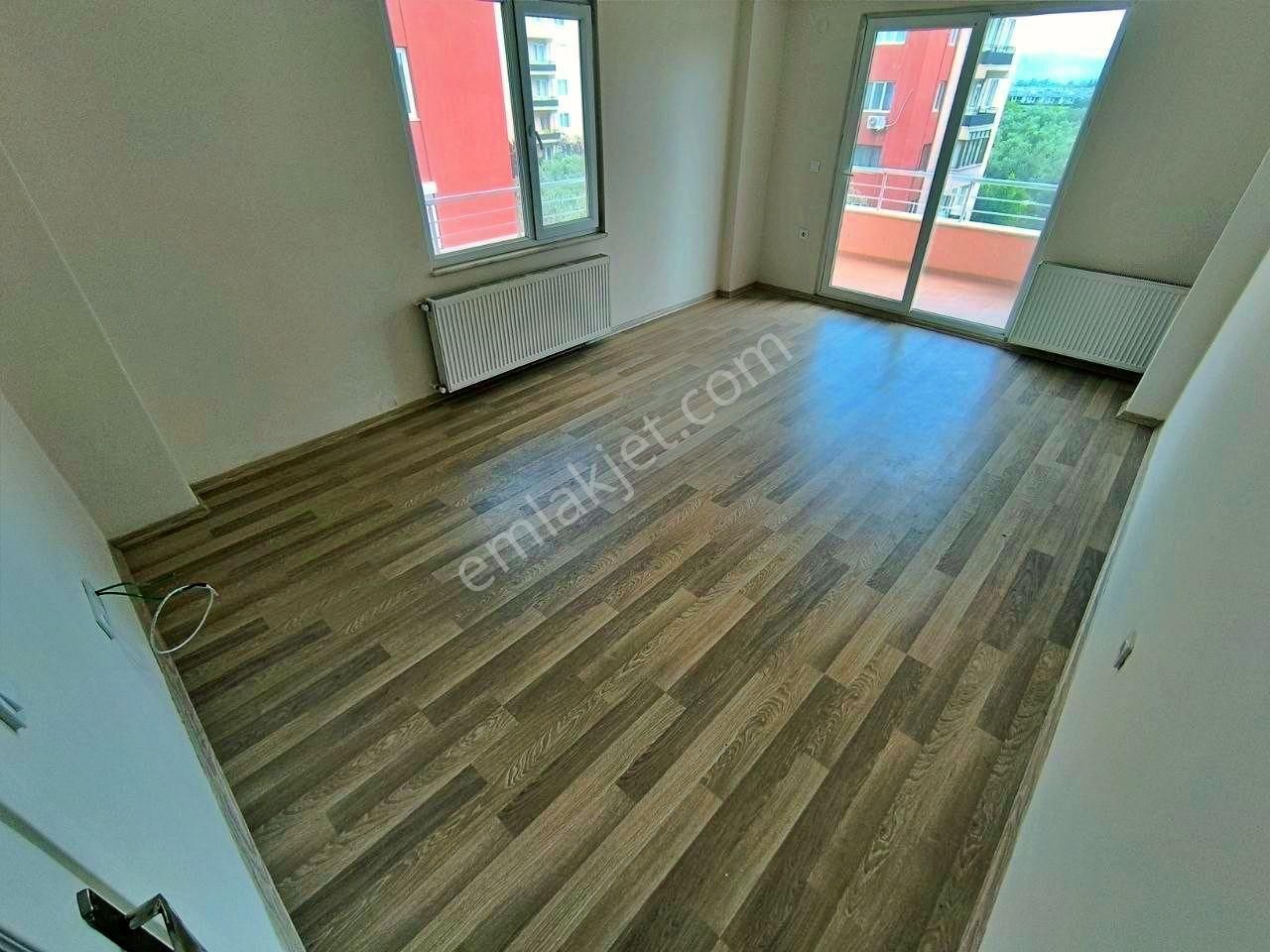 Uytundan Kadıköyde Ayrı Mutfak Doğalgazlı Satılık 3+1 Daire