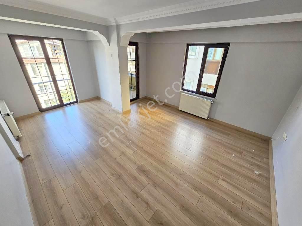Bostancı Altıntepe De Ayrı Mutfak Ön Cephe Balkonlu 2+1