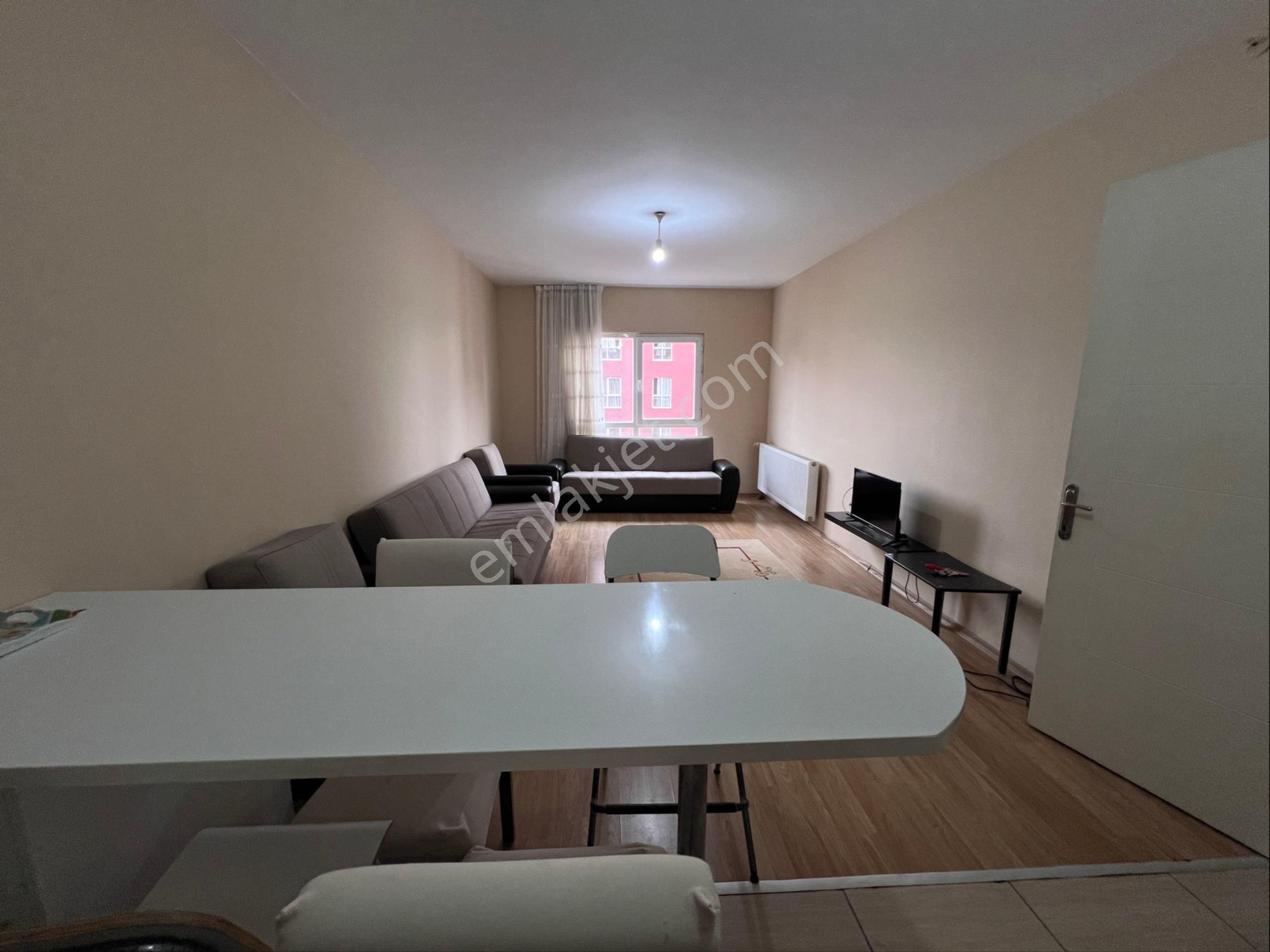Metrobüse Yakin Yatirimlik Esyali 1+1 Daire