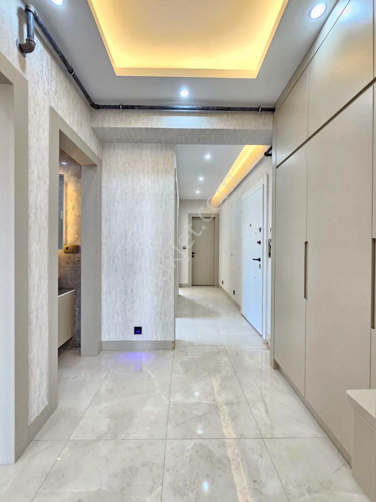 Denizli Şemikler De 2+1 120 M2 Mükemmel İşçilikte Güzel Konumda Satılık Daireler