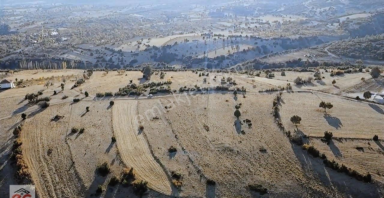 Korkuteli Kezver Mah. 2.700 M2 Tarla Resmi Yolu Var