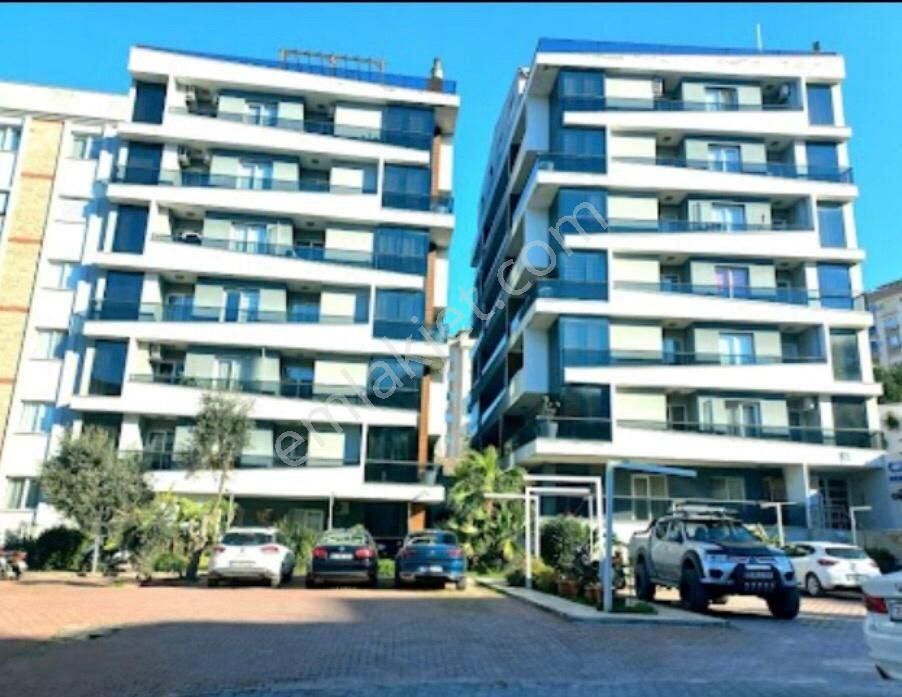 Kuşadası Merkeze Yakın Boş Kiralık Doğal Gazlı Havuzlu Daire
