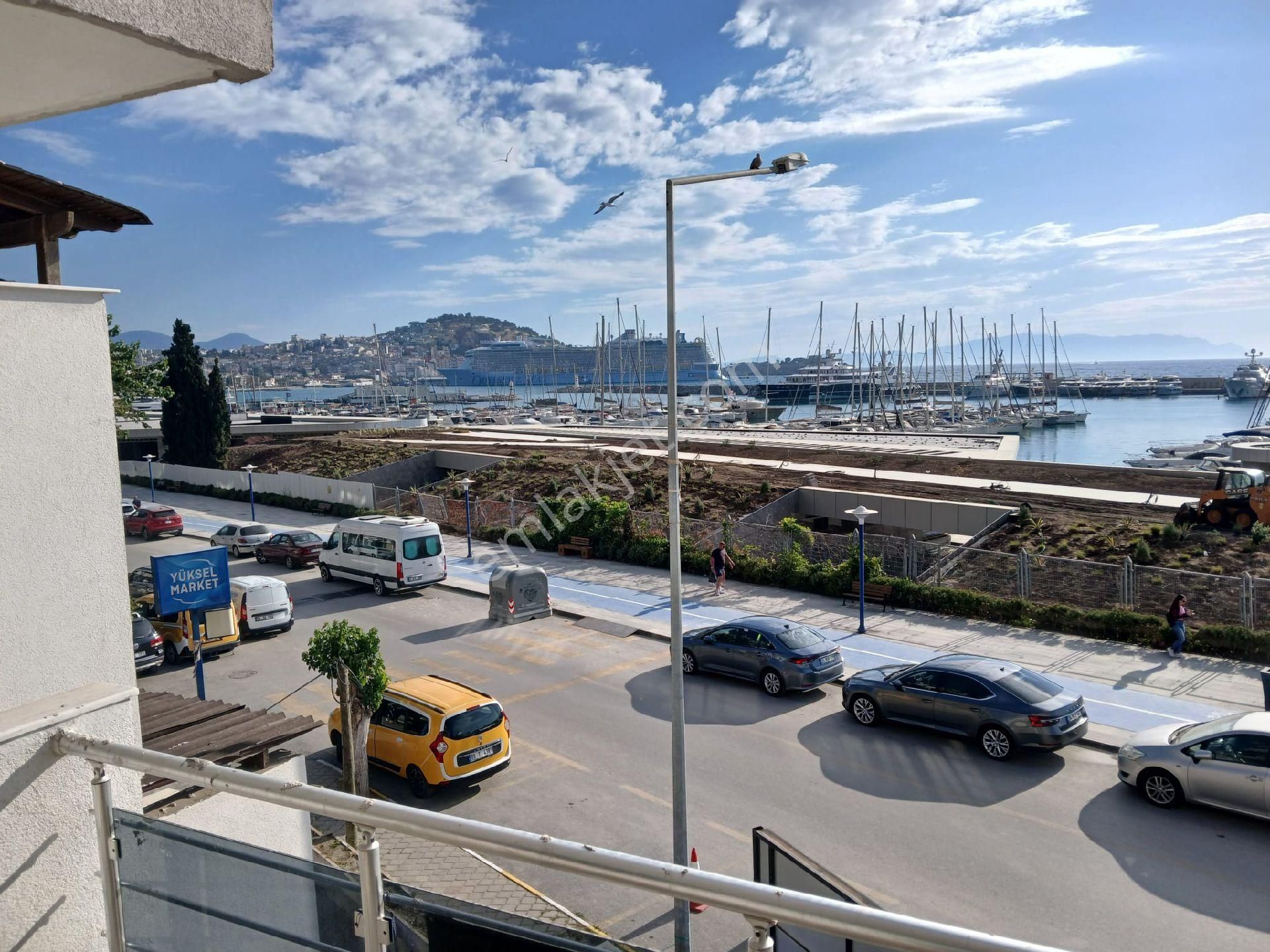 Kuşadası Marina Karşısında 4+1 Daire