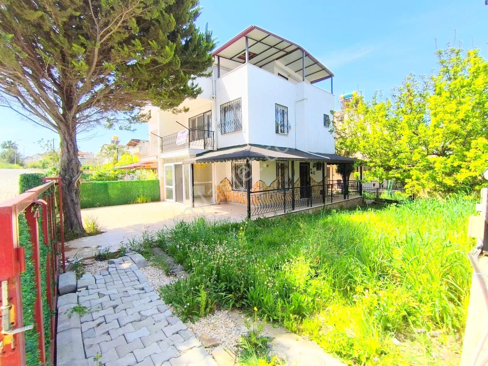 Geniş Bahçeli 4+1 Triplex Villa