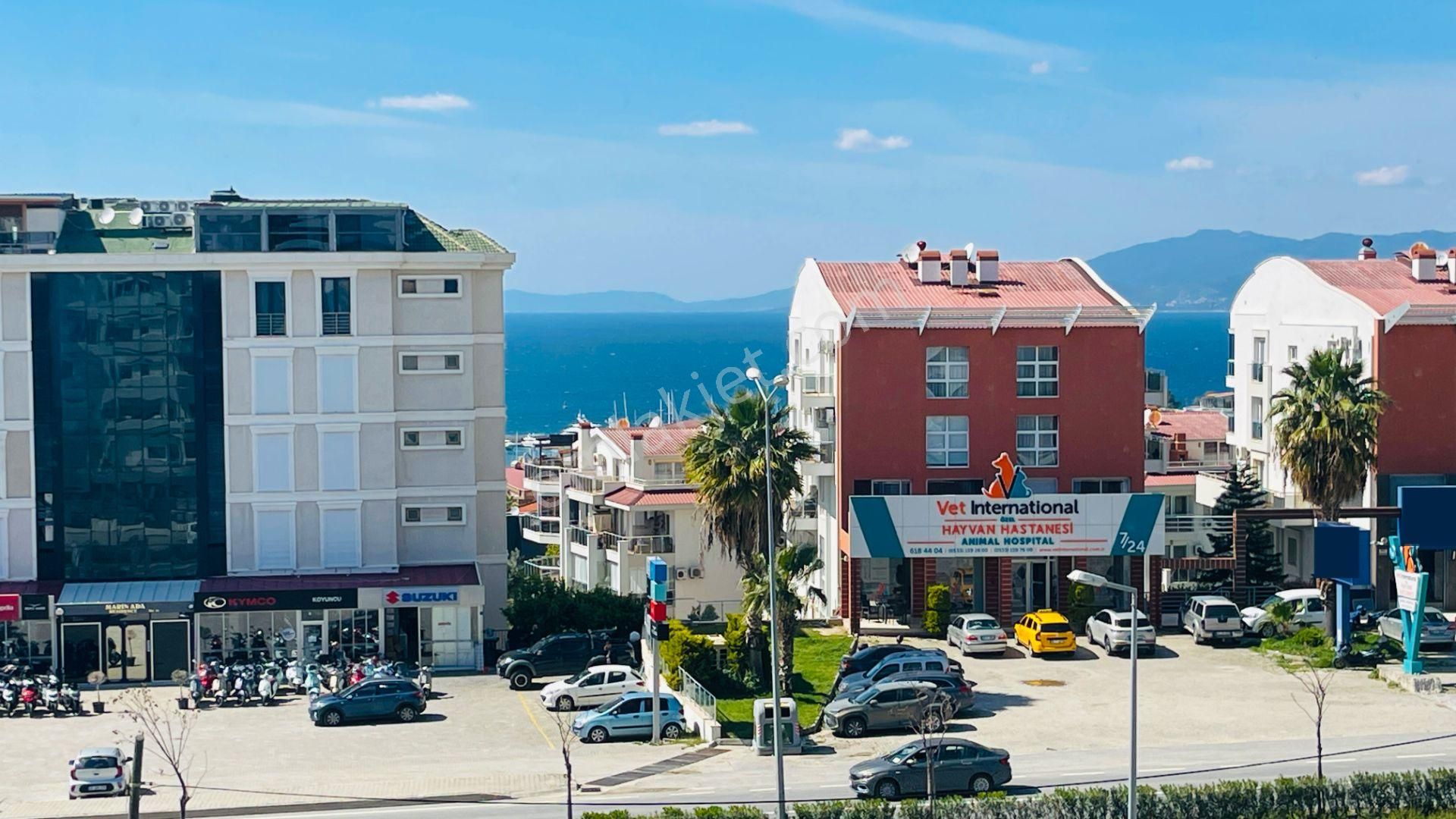 Kuşadası Ege Mahllesinde Deniz Manzaralı Eşyalı Kelepir Satılık 3+1 Daire