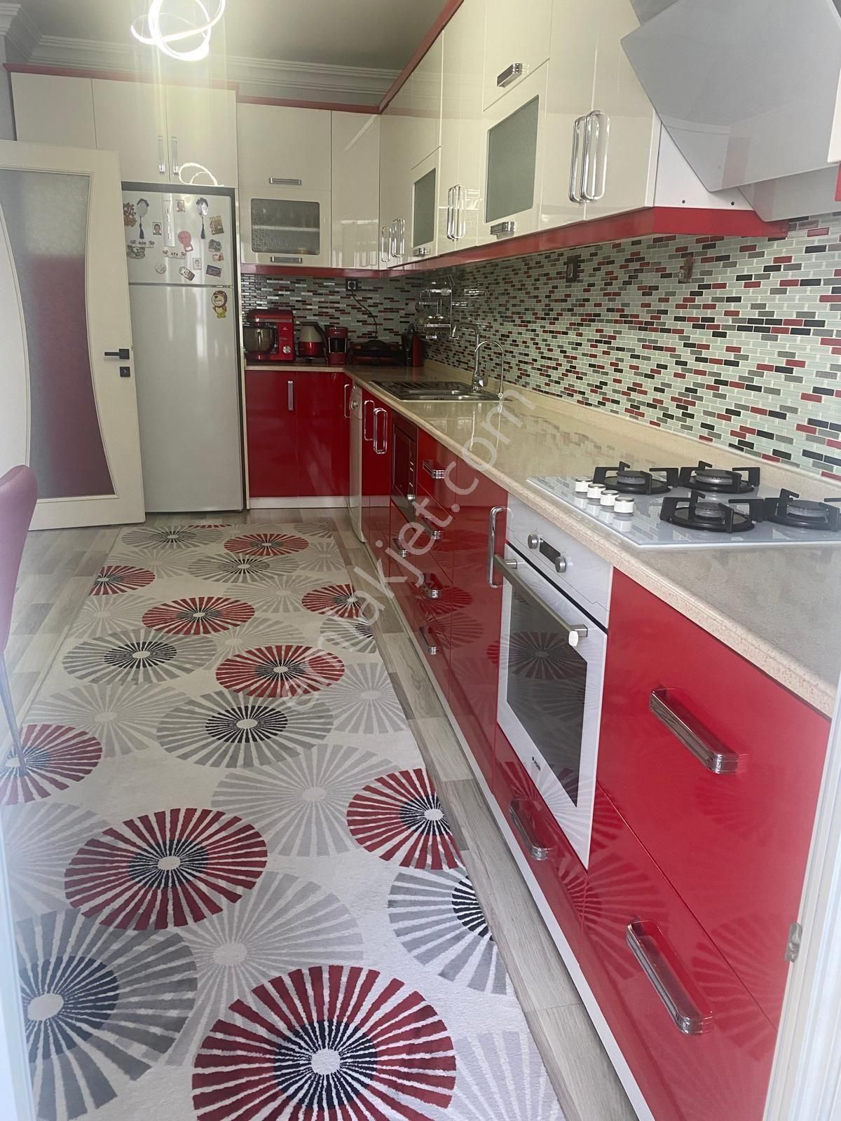 Pusula İnş.tan Ugurmumcu Mah Merkezi Konumda 3+1 ,3kat 130m2 Daire