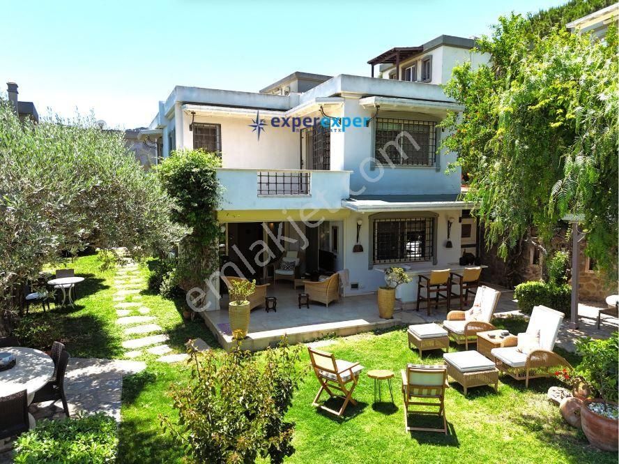 Bodrum Türkbükü Elit Sitede Bahçeli Manzaralı Satılık Lüks Villa