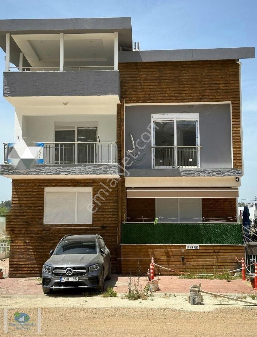 Ilıca'da Çok Geniş 5+1 Daire