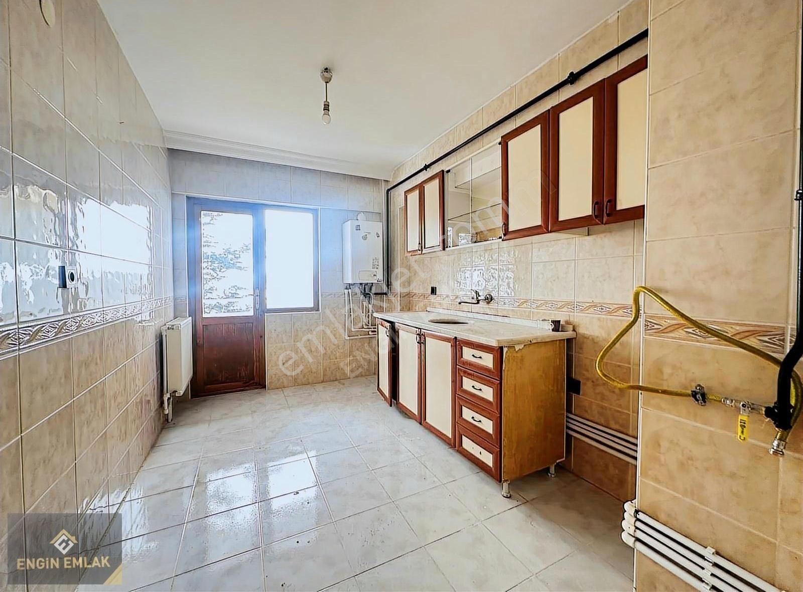 Engin Emlak'tan Satılık 2+1 95 M² Ara Kat Masrafsız Ön Cephe
