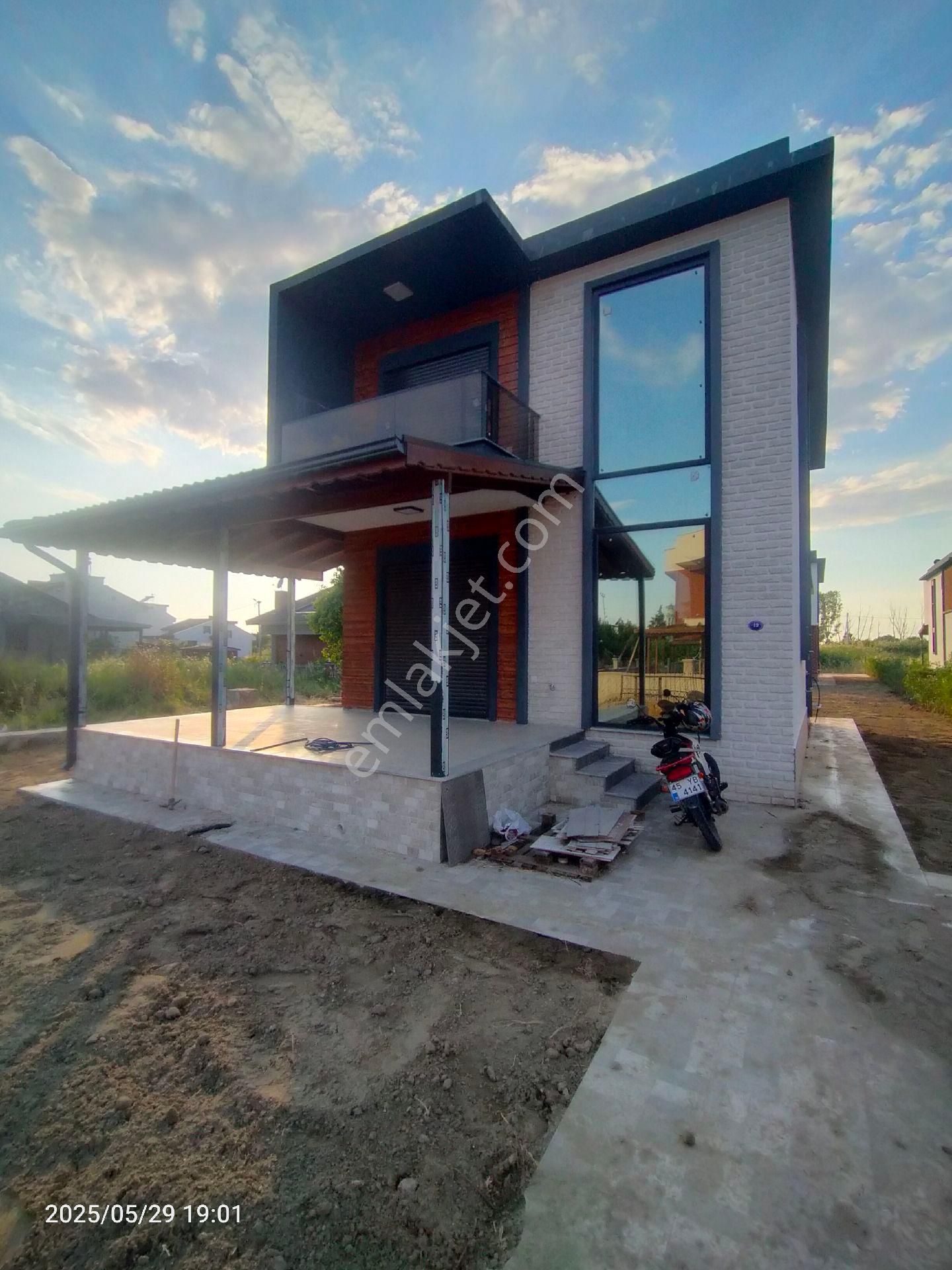 Saadet Korkmaz Emlak'tan Kabakum Polyak'ta Satılık 4+1 Müstakil Villa