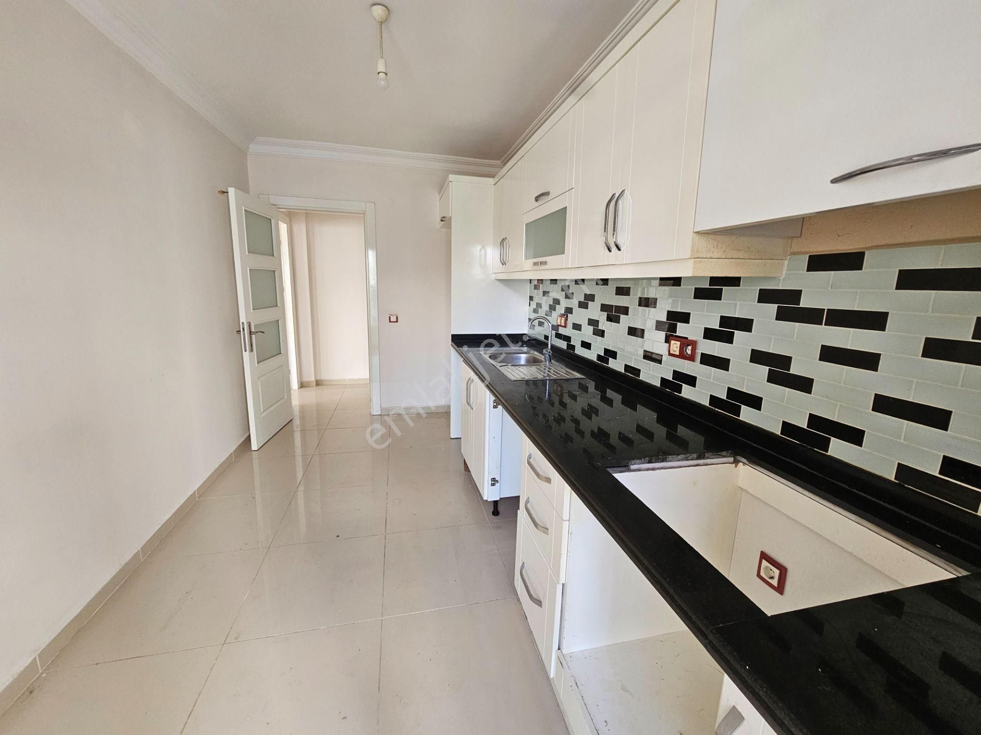 Alanya Kiralık Daire Denize Sıfır Binada Ayrı Mutfak Kestelde