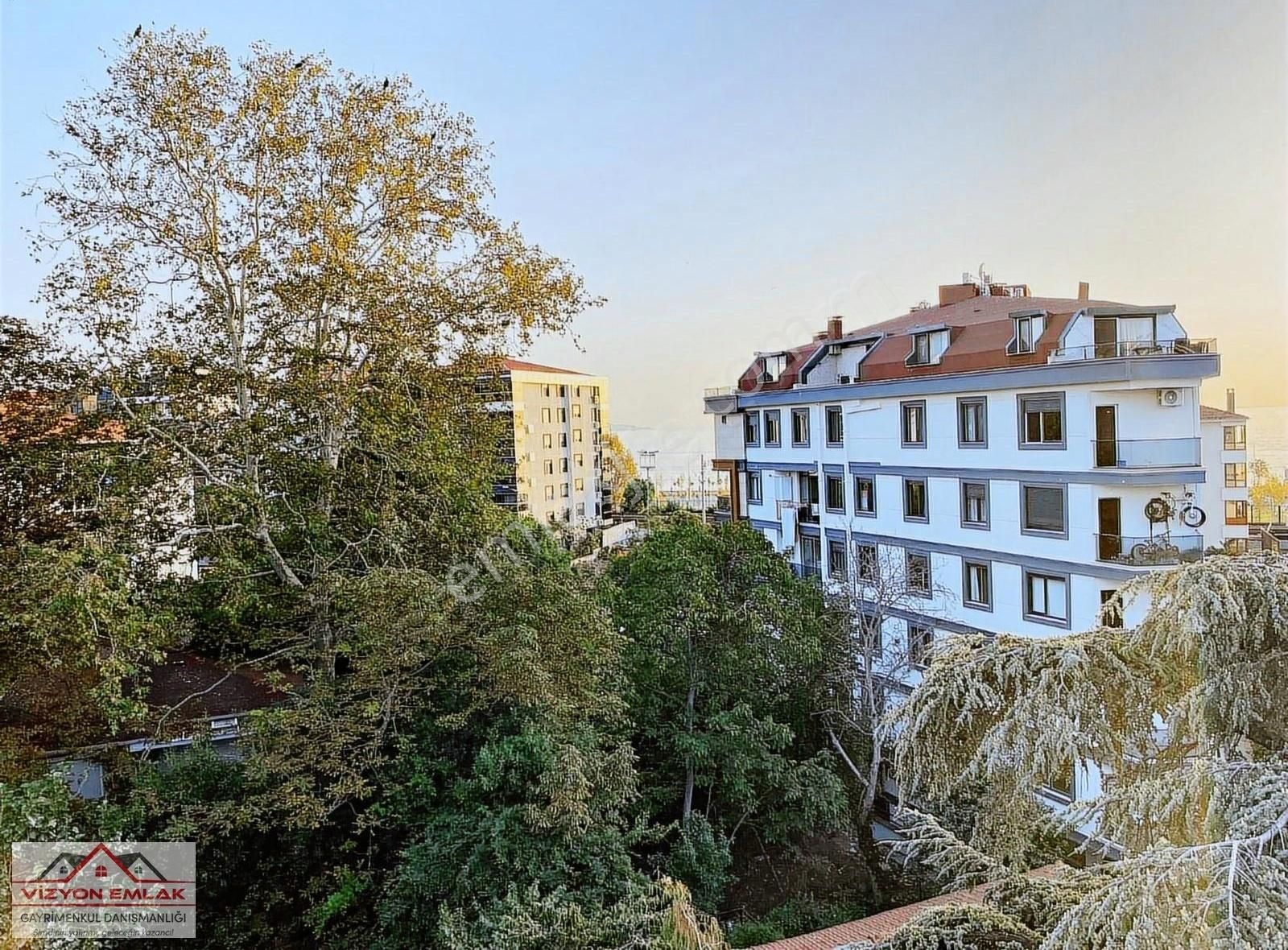 Altıntepe'de Deniz Görür Teraslı Sıfır Dublex 3+2 180 M² Kombili