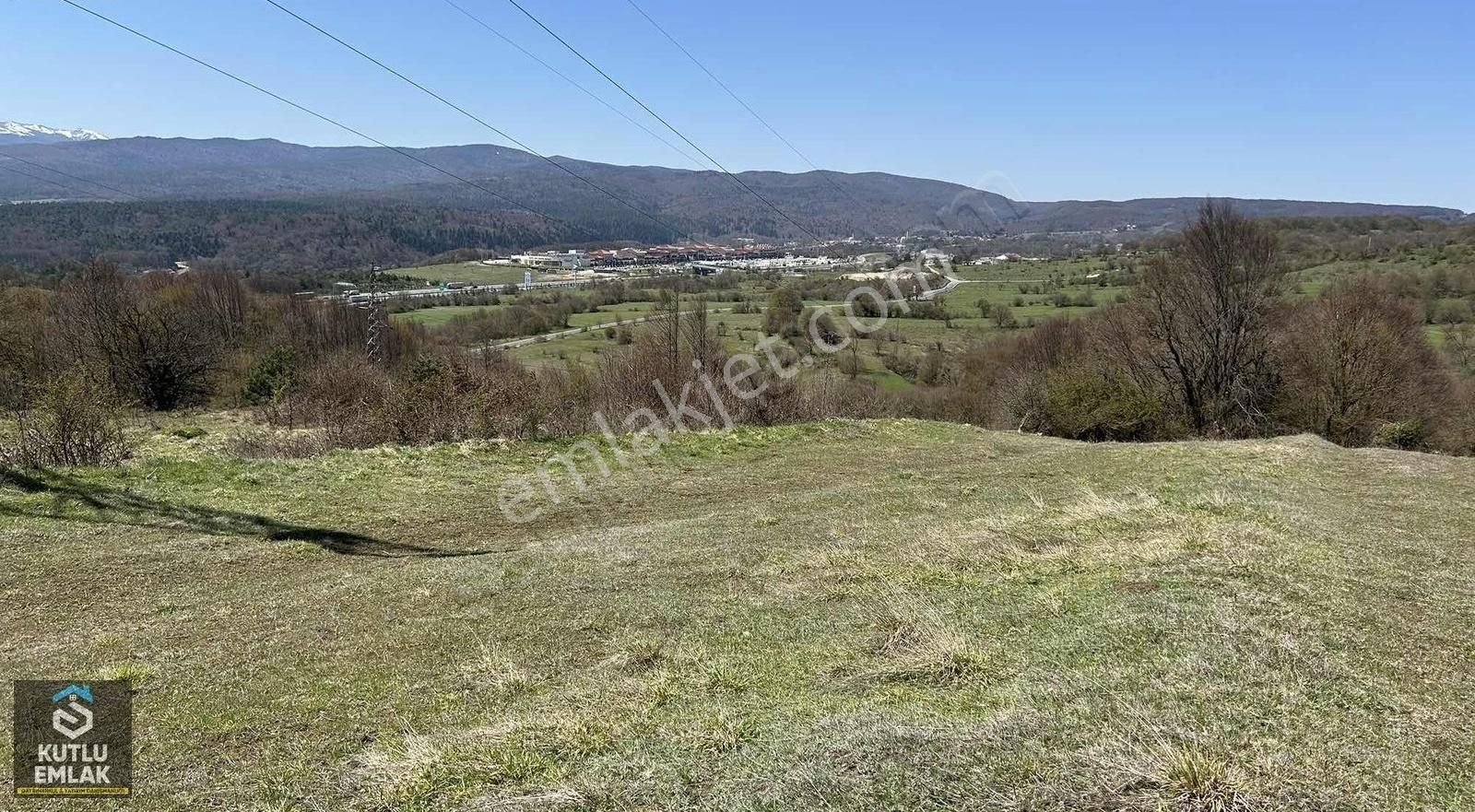 Yumrukaya Köyünde Satılık 1052 M2 Tarla