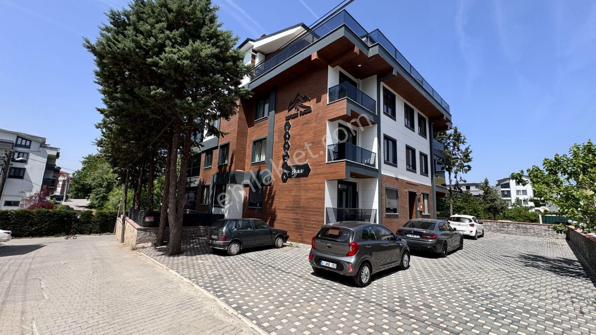 Başiskele Serdar Mah.belediye Binası Yanı Satılık Üst Dubleks