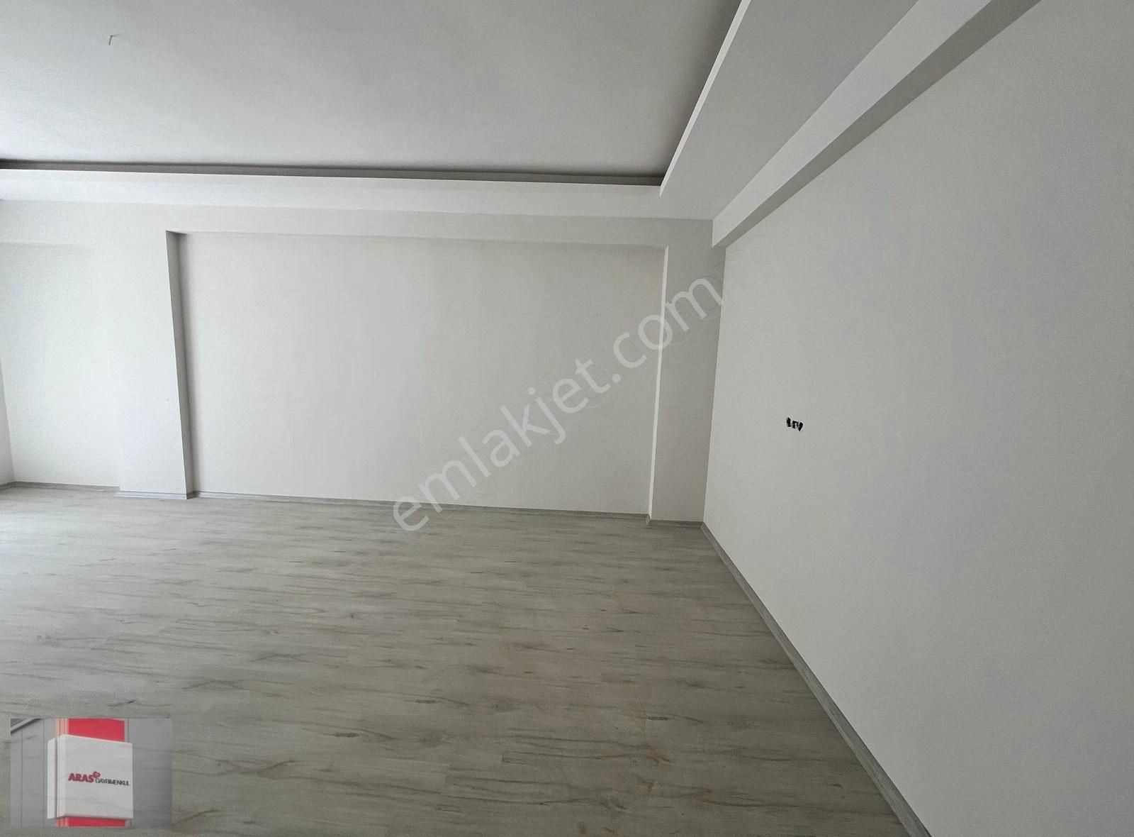 Fetih Caddesinde Tramway Duragına Yakn Site İçi 3+1 Geniş Daire