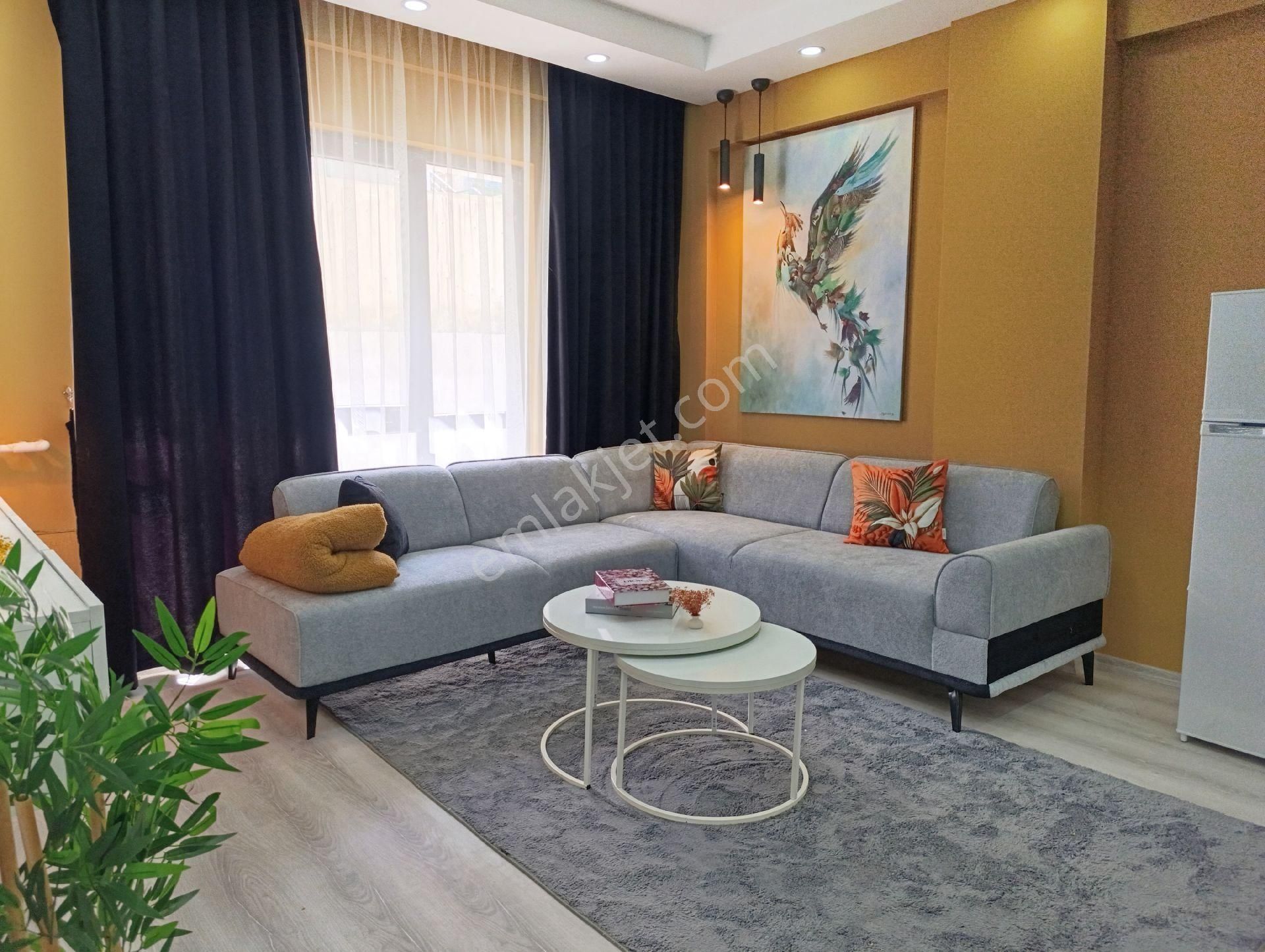 Atakum Körfezde Ulaşıma Yakın Eşyalı Satılık 1+1 Giriş Kat Daire