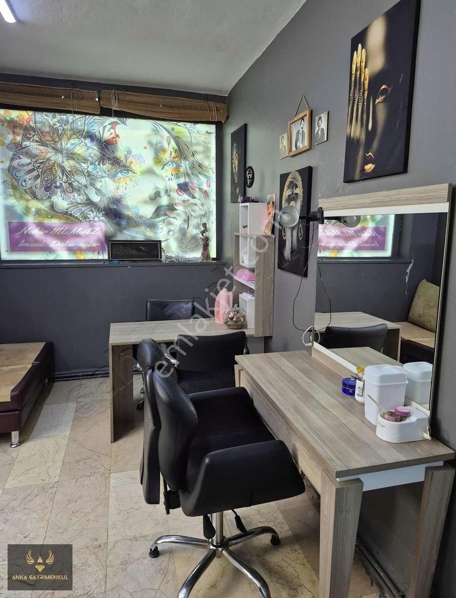 Reşitpaşa Caddesi Düz Giriş Bina İçinde Satılık Dükkan