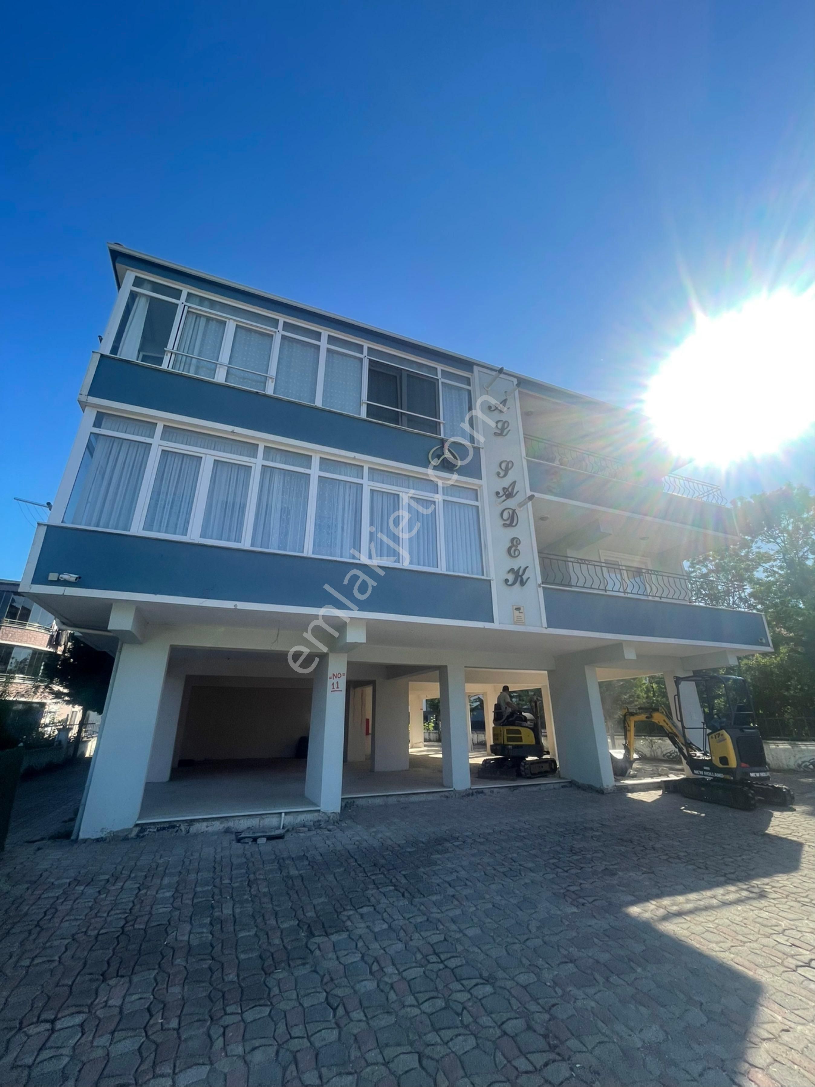 Karasu Çarşi Merkezde Satılık 2+1 Daire