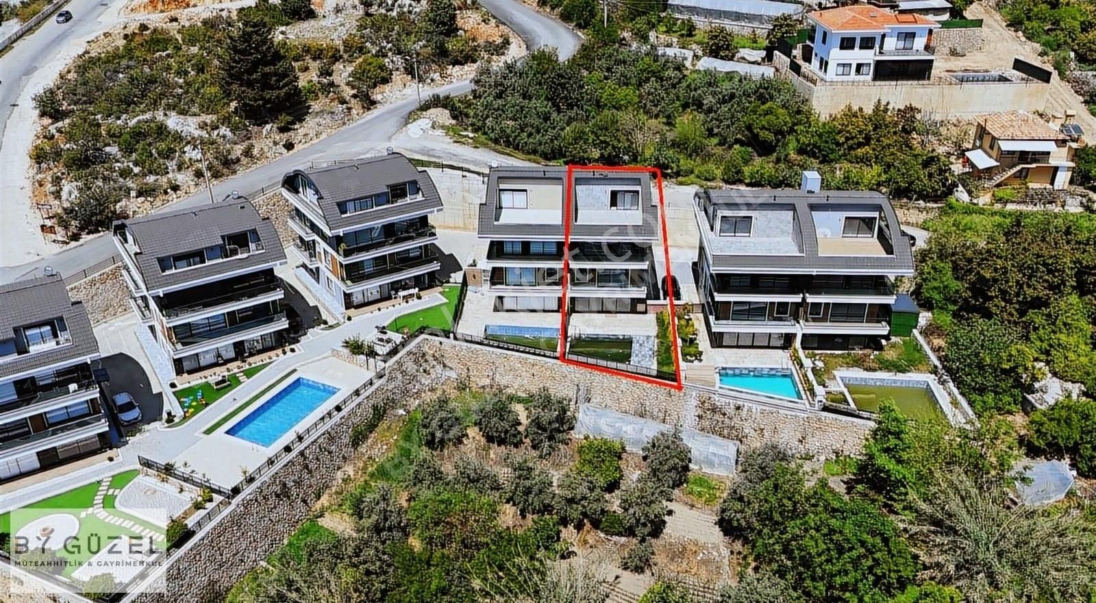 Müstakil Havuzlu Ve Bahçeli Site İçerisinde 5+2 Villa