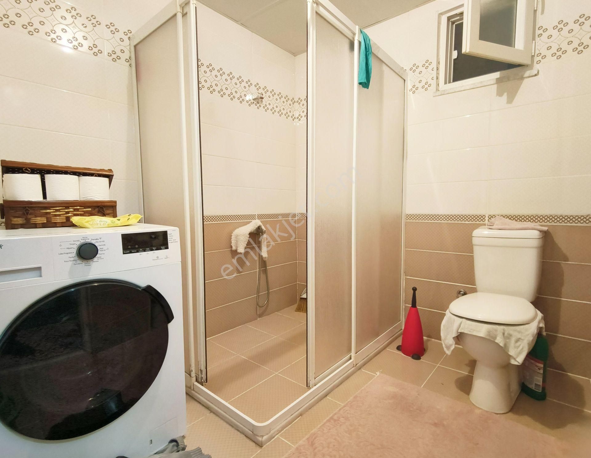 Canik Karşıyakada Caddeye Yakın Kombili Geniş Satılık 4+1 Daire