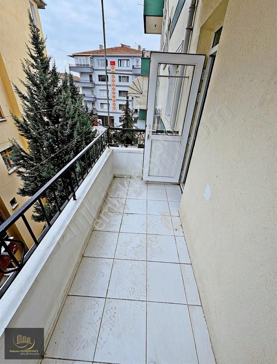 Plevne Mah.de Yapılı Ara Katta 3+1 Merkezi Konumda Satılık Daire