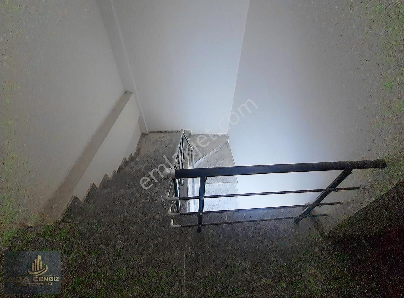 Cadde Üzerinde Sıfır Daire