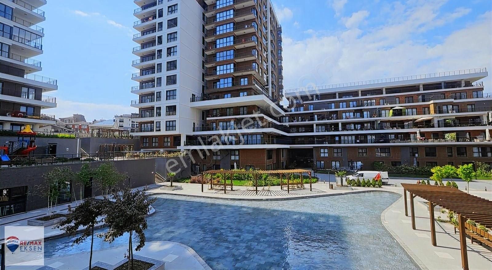 Narlıbahçe Evleri Ümraniye' De Satılık 125 M2 2+1 Köşe Daire