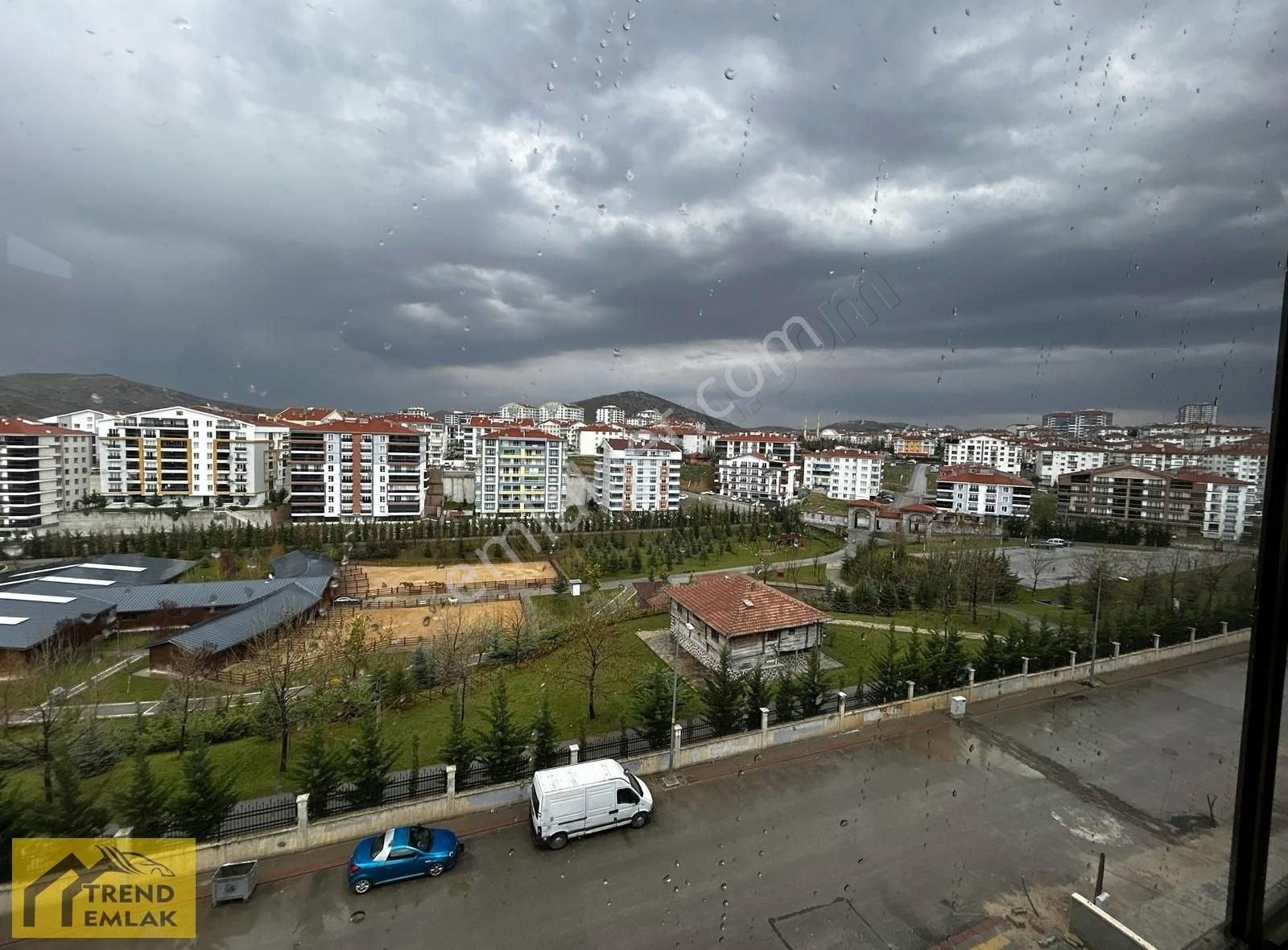 Trend'den At Çiftliği Manzaralı Ara Kat Ön Cephe 145 M2 3+1 ****
