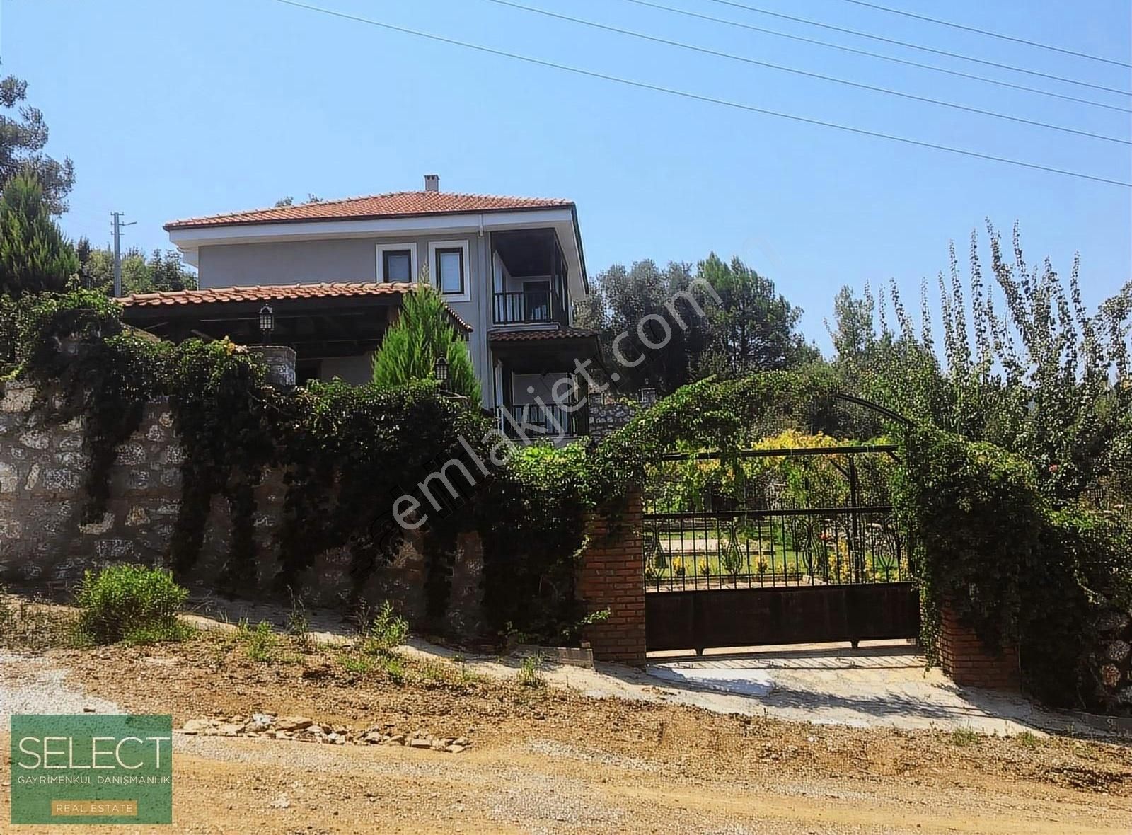 Çıtlık Köyünde Akyakaya Yakın 3+1 Bahçeli Yazlık Kiralık Villa