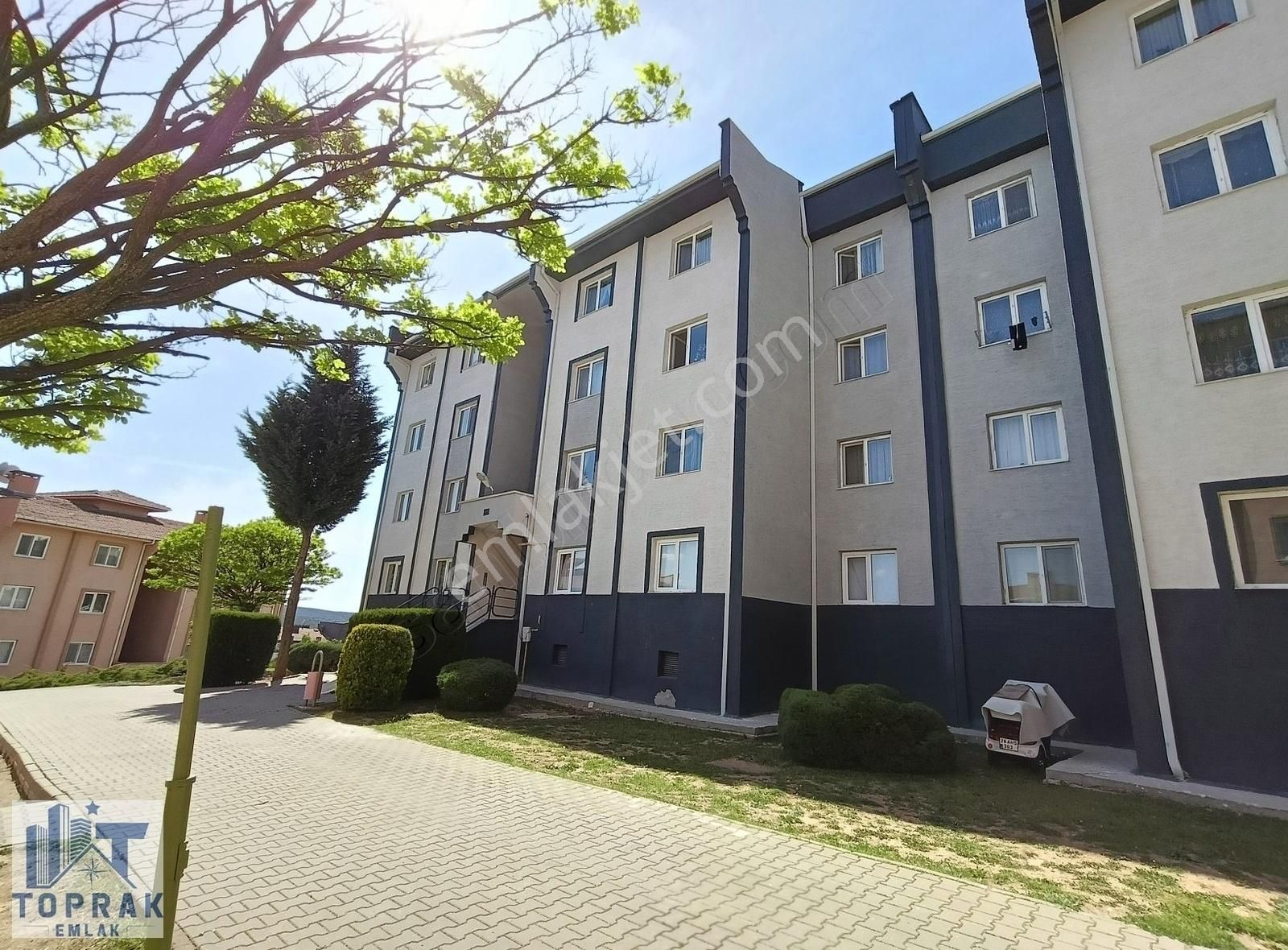 Toprak Emlak'tan Ihlamurkent Mh.de Ara Kat Satılık 3+1 Daire