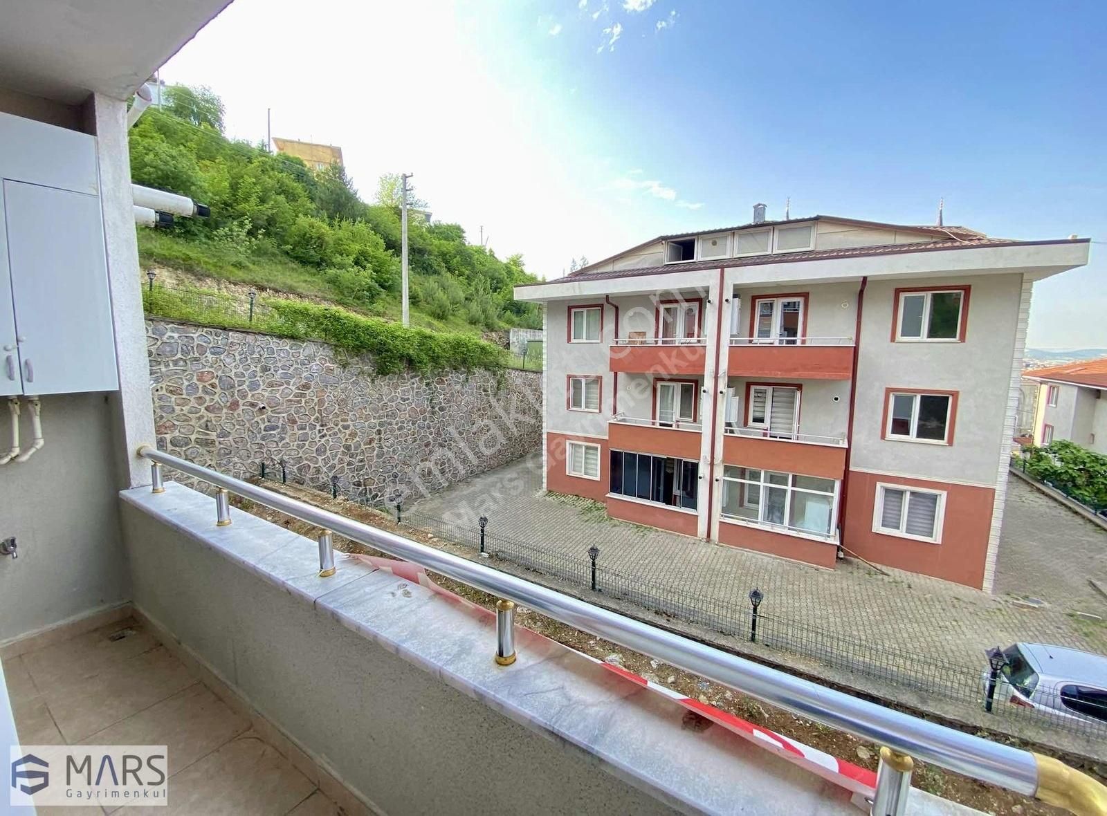 Üniversite Yakını Cadde Üzeri Satılık Eşyalı 2+1 Daire
