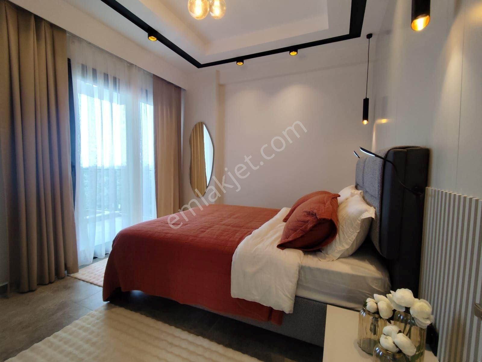 Kuşadası'nda Davutlarda Özel Havuzlu Modern Odun Şömineli 3+1