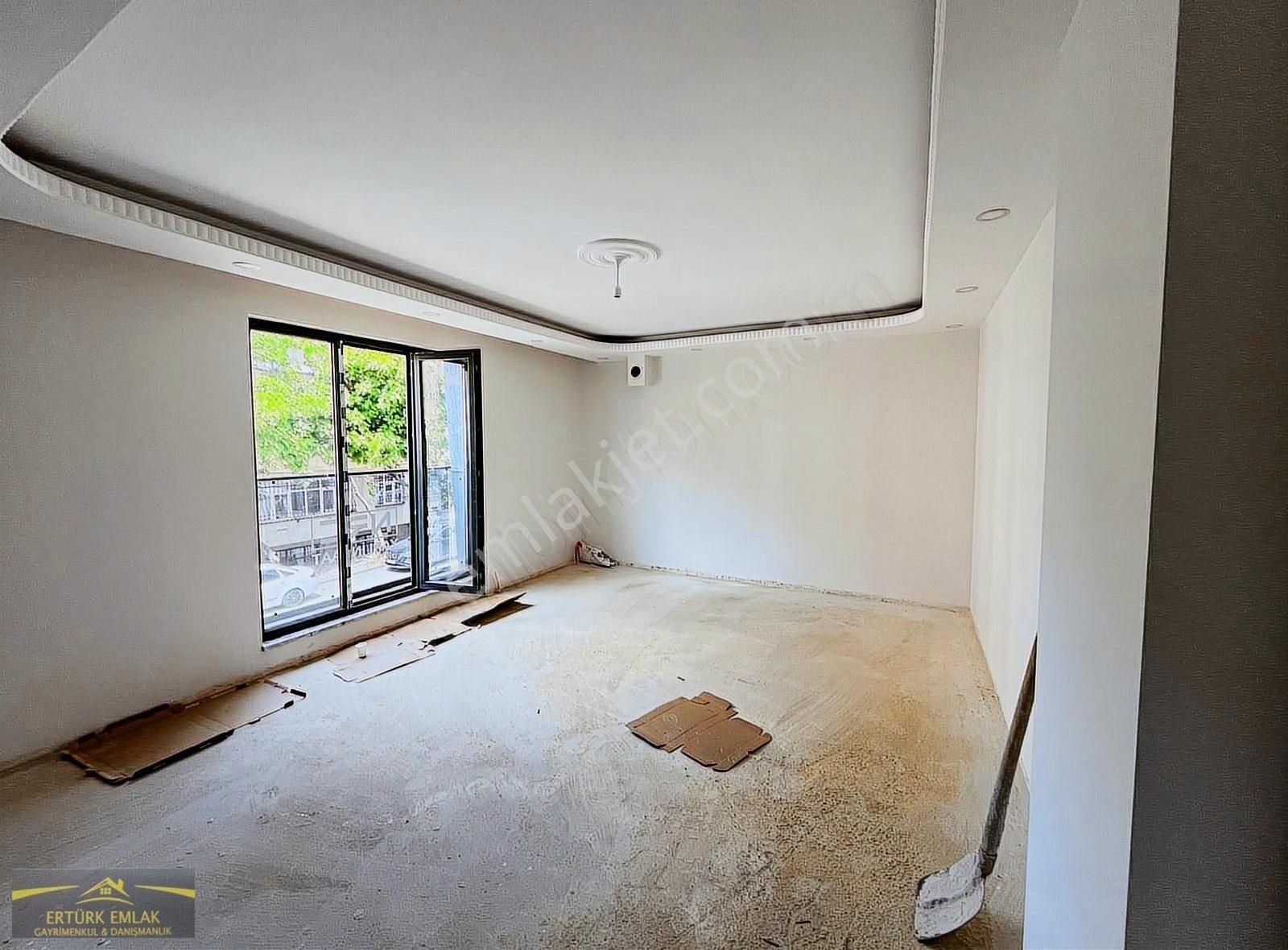 Ertürk Emlak'tan Kent Meydanı Yanında Asansörlü 2+1 90m2 Ara Kat