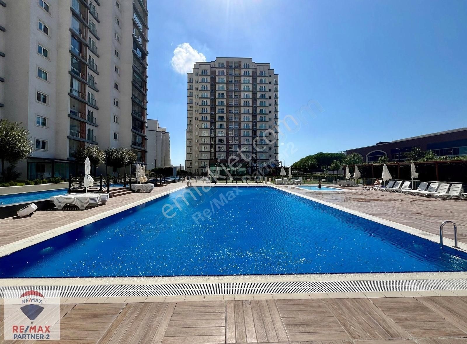 Bahçekent Flora Sitesinde Eşyalı 2+1 Kiralık Daire Açık Havuzlu