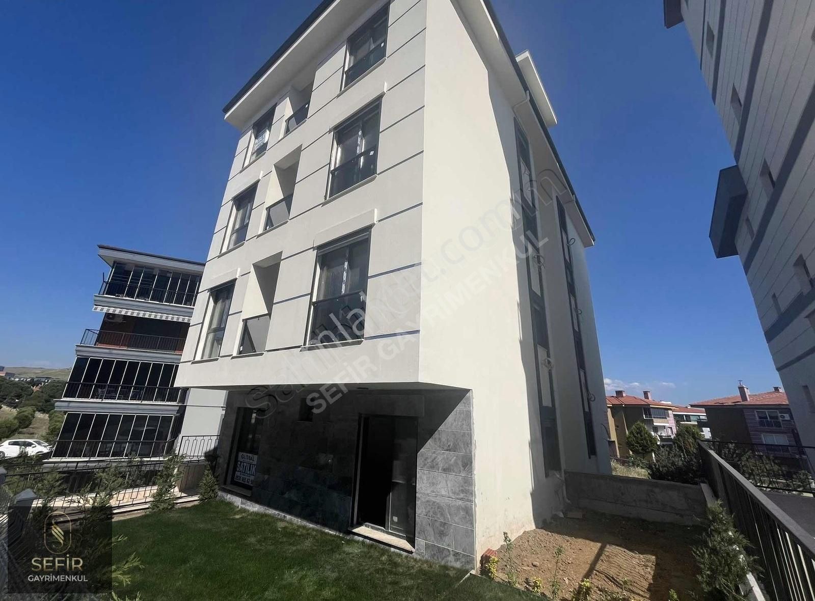 Seferihisar Camikebir'de Geniş Yerden Isıtmalı 1+1 Daire