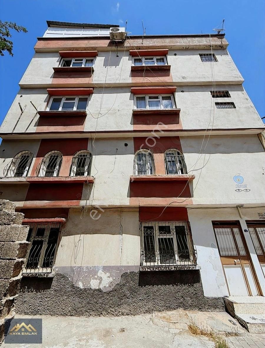 Akyol Mahallesinde Yatırımlık 4 Katlı Müstakil Bina!