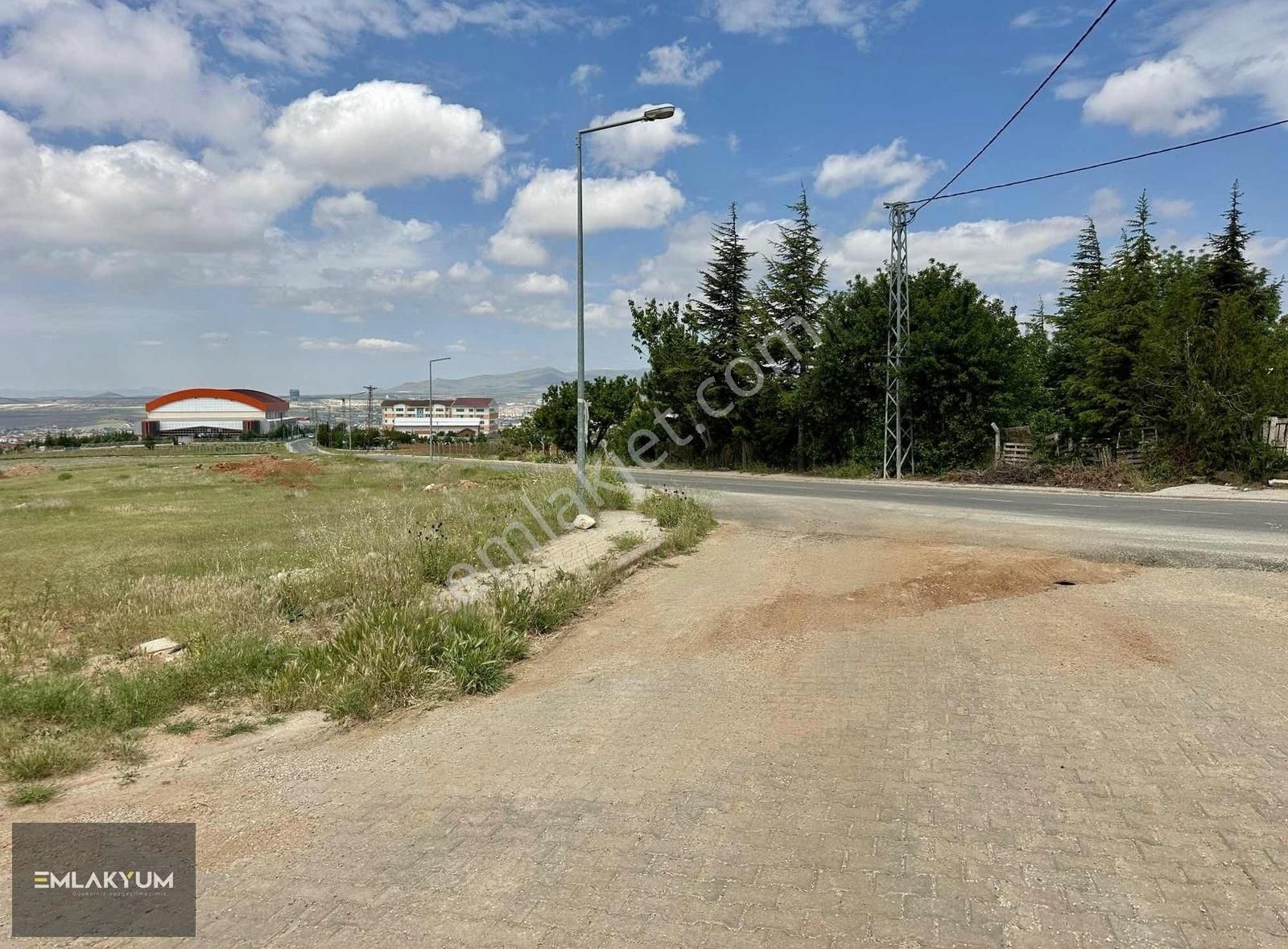Emlakyumdan Kındam'da Yol Kenarı 400m² İmarlı Arsa