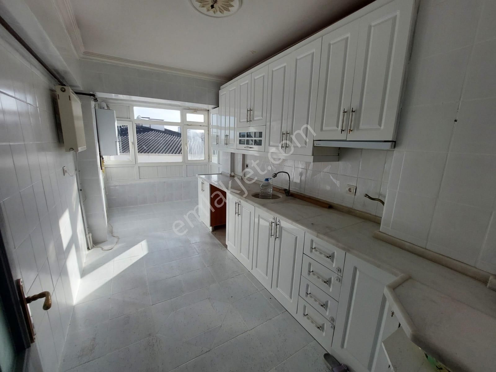 Malazgirt Mh'de 3+1 Bağımsız Arakat Asansörlü Full Güney Cephe