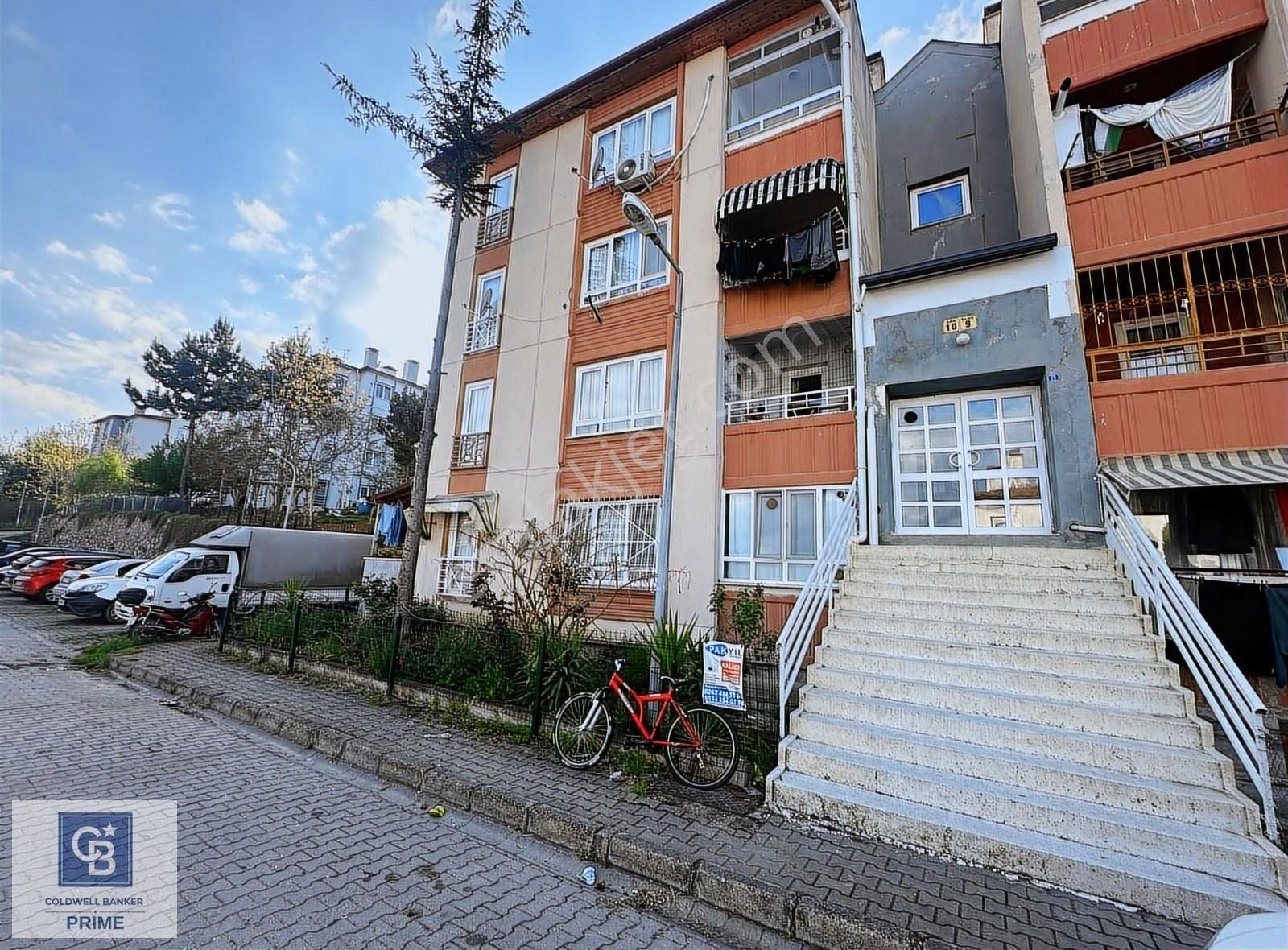 İzmit Bayındırlık Konutları 10. Ada Satılık 3+1 Ara Kat Daire
