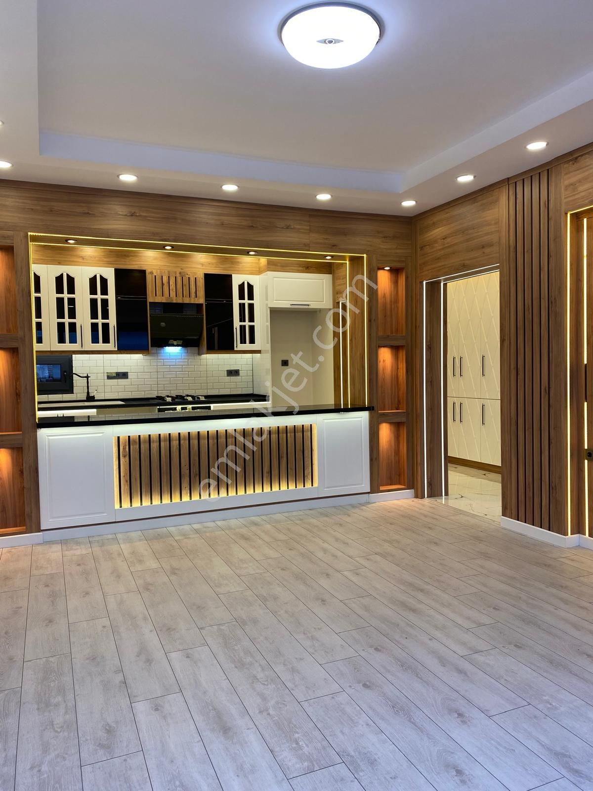 Asil`den Poligon Cadde Üzeri Full Tadilatlı 3+1 Satılık - Görsel 3