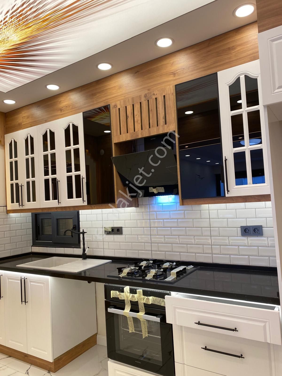 Asil`den Poligon Cadde Üzeri Full Tadilatlı 3+1 Satılık - Görsel 2