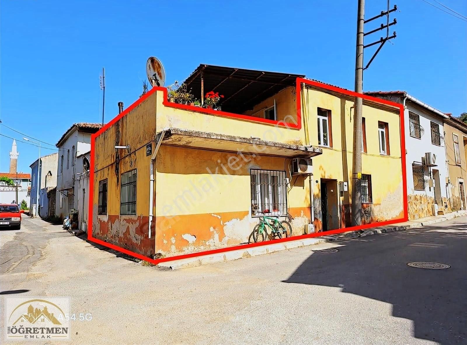 Öğretmen Emlaktan Yanıkonak'ta Merkezi Müstakil Ev Fırsatı!