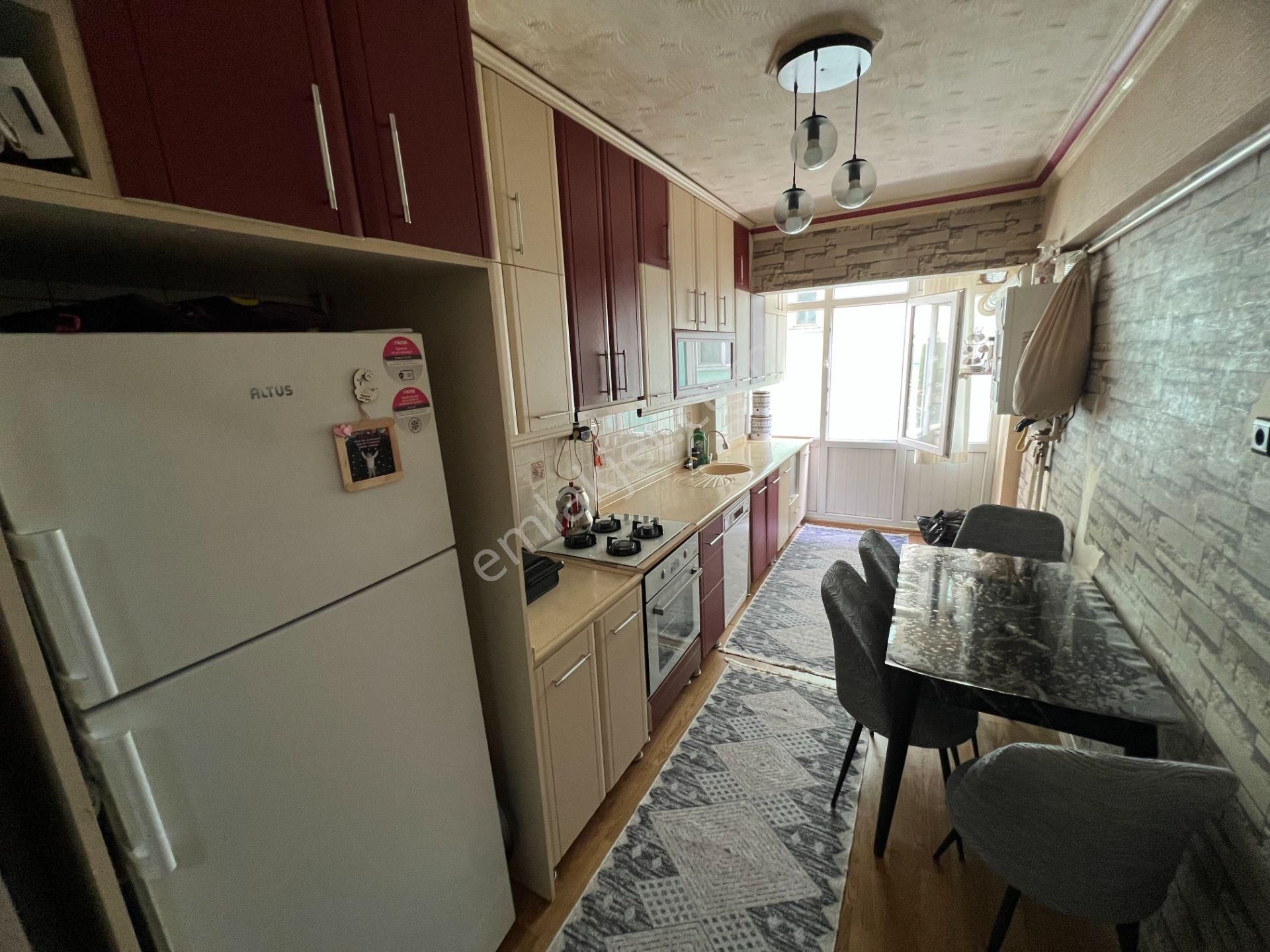 Cihandan Demetevler De Metro Yakını Teras Balkonlu 3+1 Daaire - Görsel 4