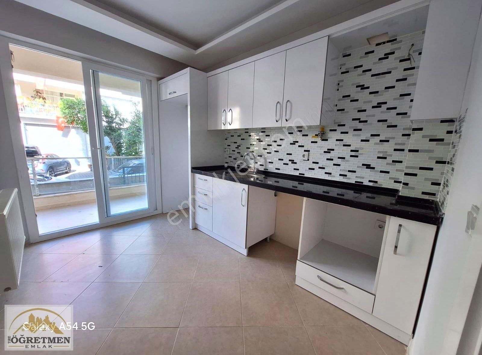 Öğretmen Emlaktan Merkezde,giyinme Odalı Geniş 2+1satılık Daire