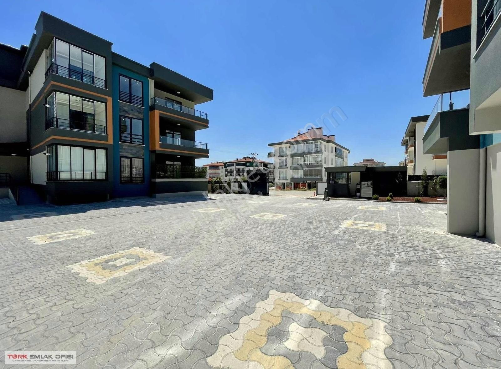 Beyhekim Mh.nilvera Konutlarında Site İçi Lüks 3+1 Satılık Daire