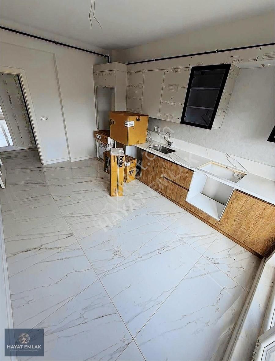 Tuzla İstasyon Mahallesi'nde 4 + 1 Satılık Daire