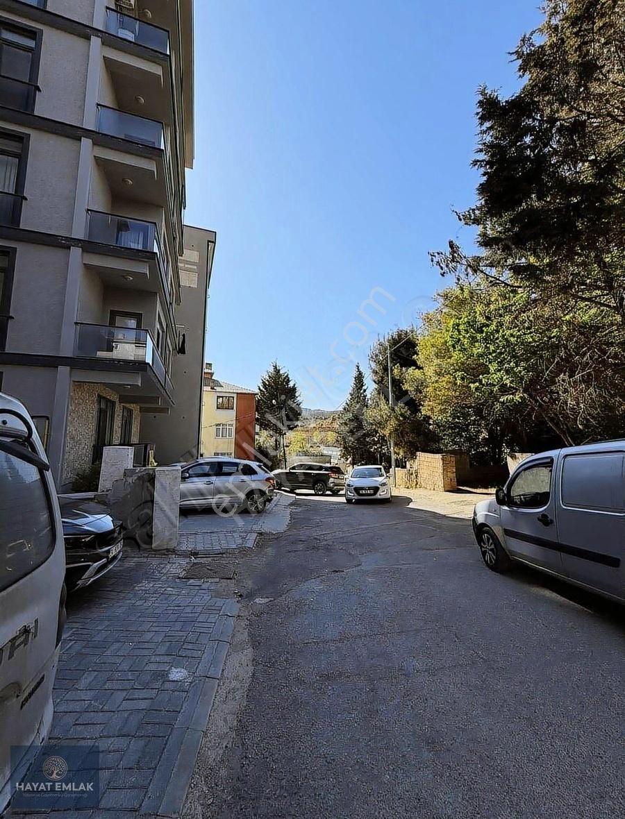 Kayalık Zeminde Aydınlı Yolu Cephe Satılık 3+1