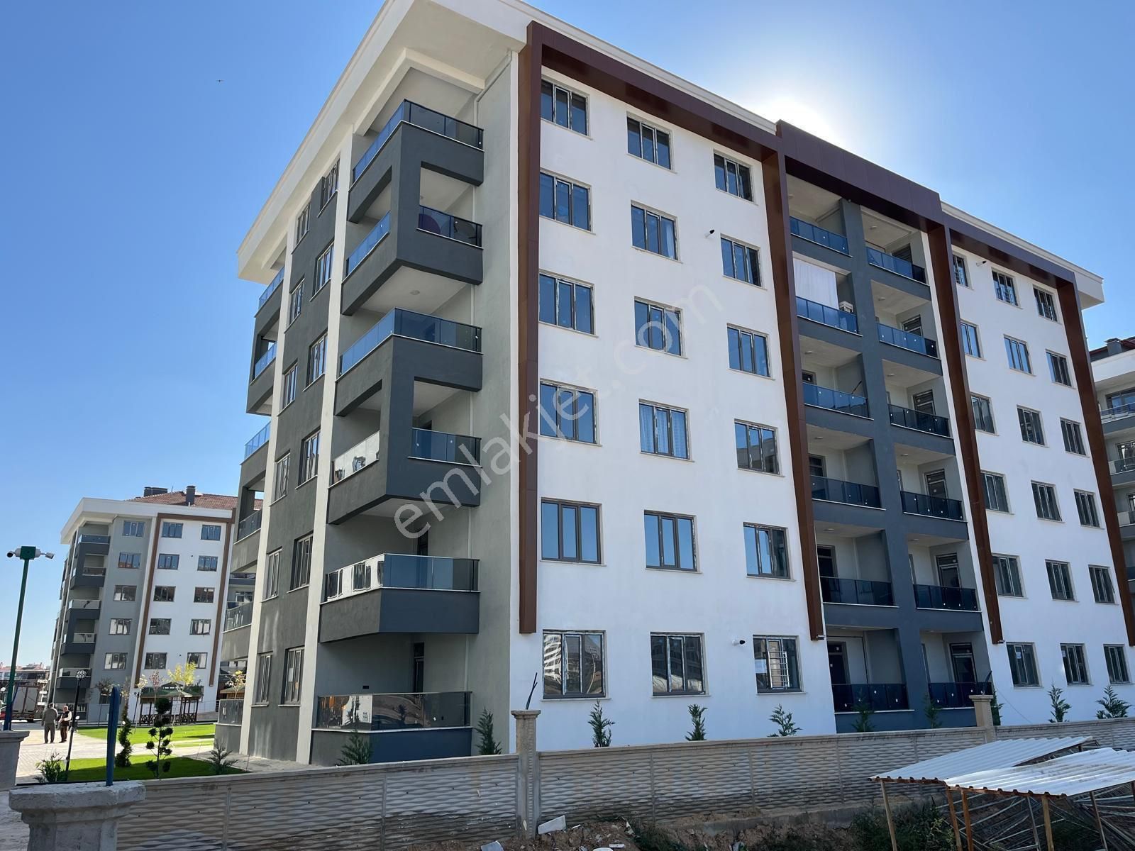 Satılık Sıfır 3.5+1 Daire Ara Kat Hadimi Mah Gazze Caddesine Cephe