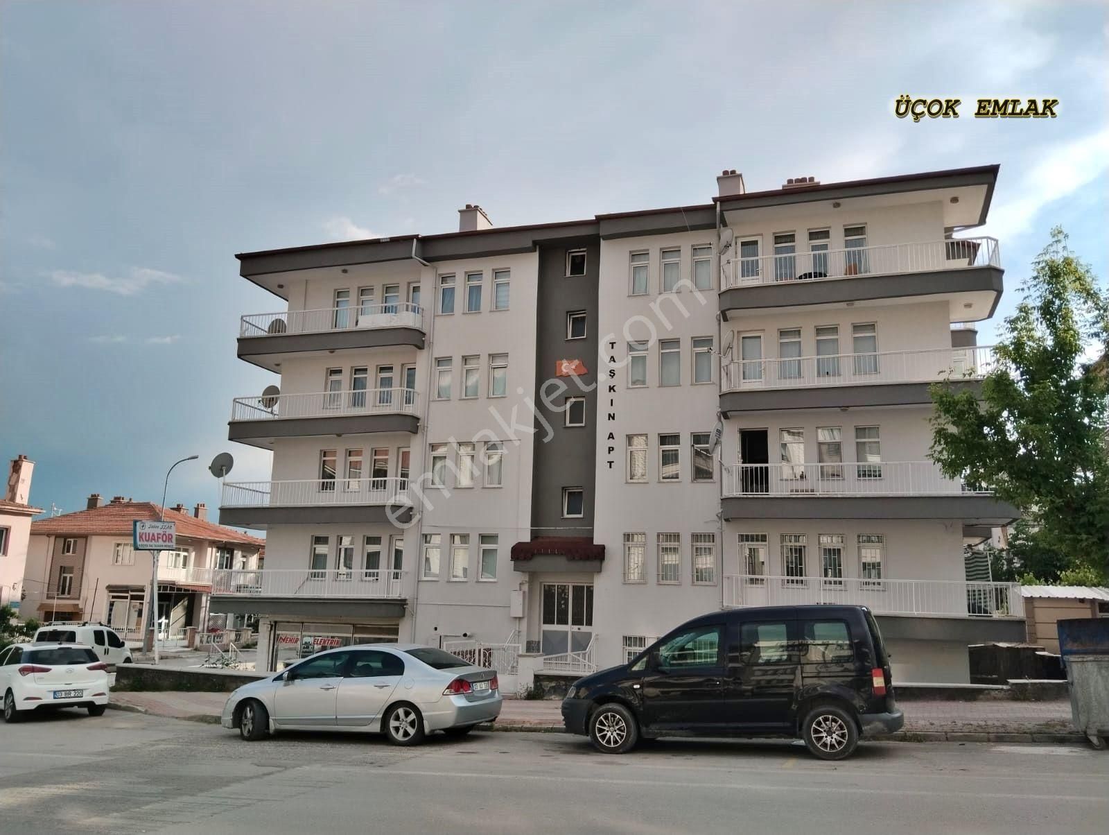 Afyon Üçok Emlaktan Harbiş Gazi Mah Satılık 3+1 Bakımlı Arakat Daire